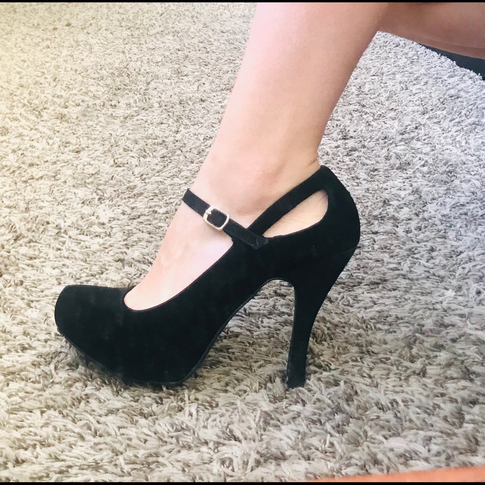 Black heels shoes